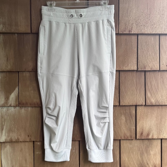 Four-way Stretch Woven Capri Joggers Pants In Dove - Picture 1 of 9